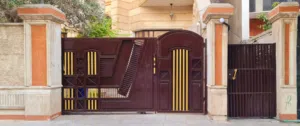 بيت ملك للبيع في منطقة الوزيرية 7 غرف نوم مع مشتملين من ضمن العقار