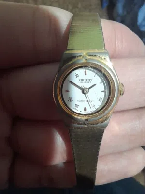 ساعة اورينت قديمة جدا بحالة ممتازة لعشاق الساعات القديمة.