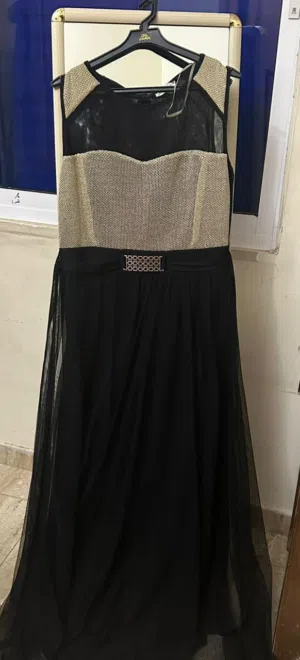 فستان سهرة لون اسود وذهبي طويل المقاس L او XL