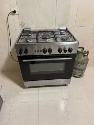 فرن غاز مستعمل بحالة ممتازة