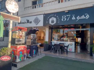 كافيتريا /قهوة وكوفي هاوس للبيع في شارع حيوي بالفحيص أو طلوع البكالوريا