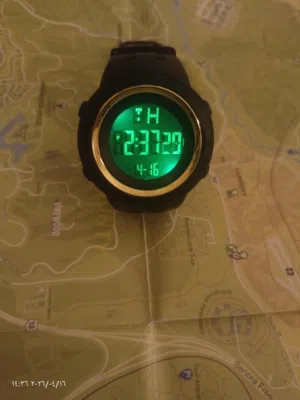 ساعة رياضية رقمية، جديدة، مميزاتها في الوصف.