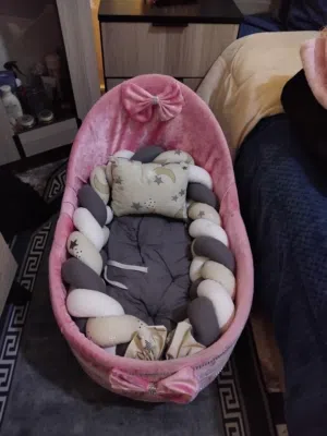 تخت بيبي للبيع نضيف