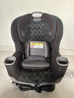 Graco extend to fit baby car seat with 10 position harness and headrest . (4 months - 6 yr old )