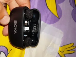 هذا الجهاز هو نظام ميكروفون لاسلكي ذكي صغير الحجم من شركة BOYA الشهيرة، وتحديداً موديل BOYA mini 2