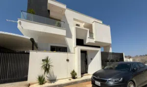 550 m2 More than 6 bedrooms Villa for Sale in Tripoli Al-Serraj
