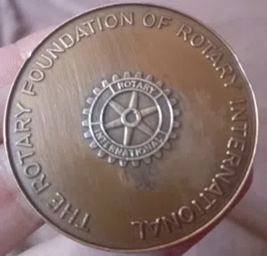 فرصة مميزة لهواة القطع النادرة   كنعرض للبيع ميدالية أصلية ديال Rotary International (قطعة coll