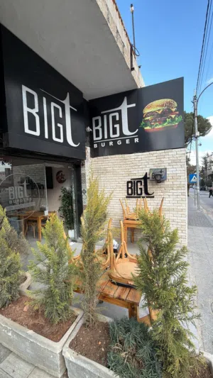 مطعم برجر (Bigt) للبيع مع كامل عده عابدين واجار قليل 200 شهري