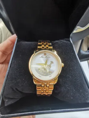 ساعة نور مجان جديده بضمان 5 سنوات