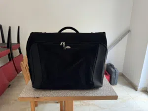 حقيبة سمسونايت Samsonite أصلية للسفر خاصة بالبدلات الرجالية