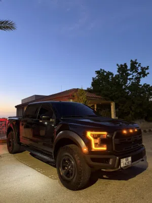 Ford F150 raptor 2018 clean Tittle color black  3.500cc v6 twin turbo eco boost super cab .