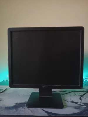 للبيع شاشىة نضيفة السعر 4دينار متوفر5حبات