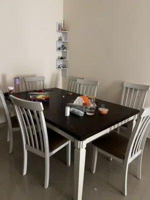 Pan Homes Dining Table with 8 chairs -Total 1000 AED