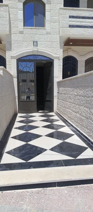 170 m2 3 Bedrooms Apartments for Sale in Zarqa Al Zarqa Al Jadeedeh