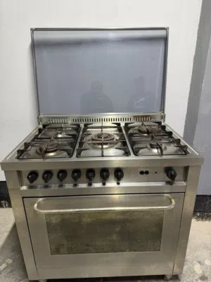 فرن الماركه ايطالي نوفيره حجم 90/60 الحاله جيده شغال