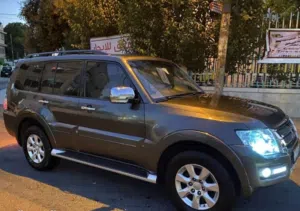 ميتسوبيشي باجيرو سبع مقاعد للايجار يومي اسبوعي وشهري