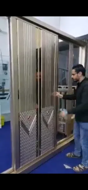 غرفه نوم وغرفه سفره و ركنه حرف L  سرير. شغل عموله