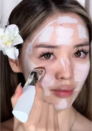 توفر لترند كريم الاساس السحري من إلرويل ELROEL Blanc Cover Cream Stick
