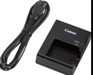 شاحن كاميرا كانون  E10E و E8E اصلي مسخدم نظيف وكاله