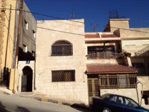 بناية سكنية في المنارة