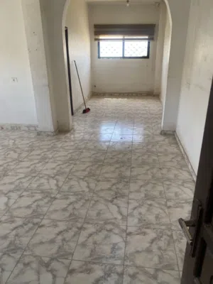 350 m2 More than 6 bedrooms Townhouse for Sale in Zarqa Jabal Al Abyad