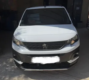 بيجو-ريفتر-2022-ترخيص-23