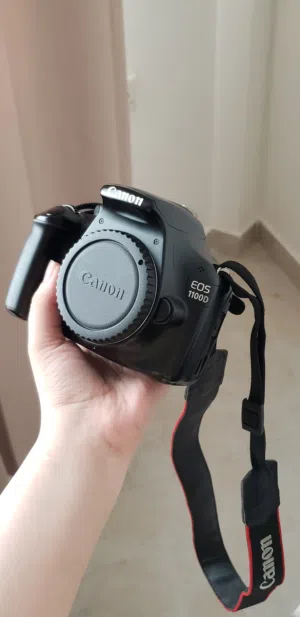 بسعر لقطه كانون 1100D وعدسه 55-250 ب 60 ريال