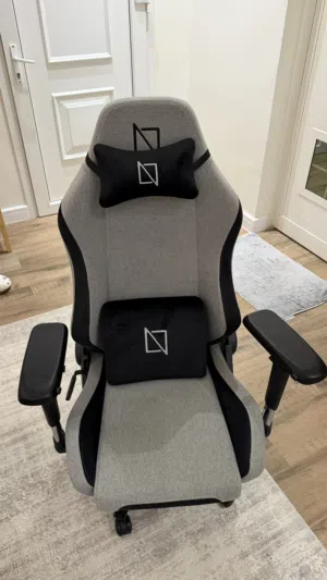 كرسي قيمنق apex استعمال خفيف للبيع ب 400