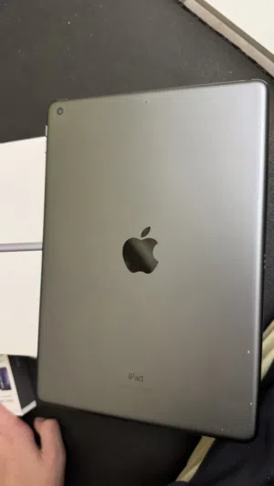 ipad-9-للبيع-بحالة-ممتازة