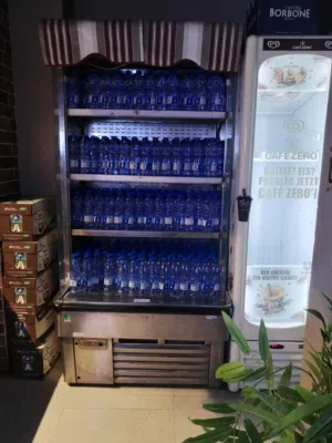 ثلاجة عرض مكشوفة