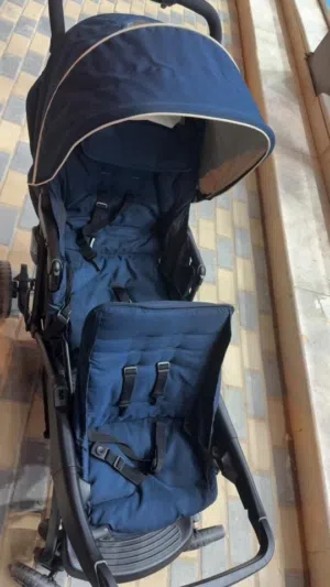 عربة طفلين ماركة Graco