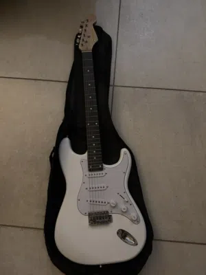 Fitness White Strat-Style Electric Guitar with Soft Case black