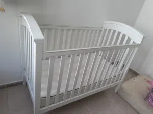 سرير رضيع كبير baby crib
