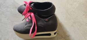 حذاء بناتي مريح قياس 36 للبيع