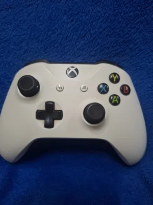 Xbox Wireless Controller (Xbox Series XS) – Robot White – Bluetooth – Compatible with Xbox One / PC