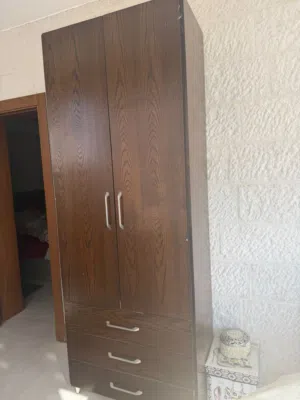 خزانة خشب صولد مع رفوف