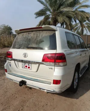 لاندكروز وايت اديشن كفاله بحاله ممتازه