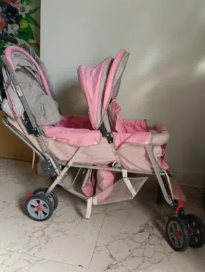 عربة أطفال