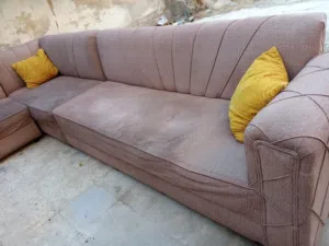 كنب مستعمل للبيع بحالة جيده بس بدو تنظيف