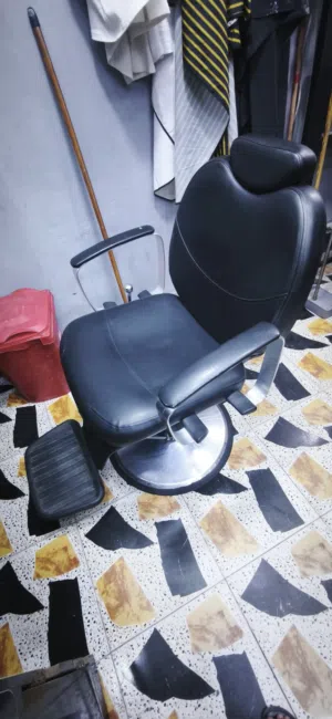 كراسي حلاقه مستخدم نظيف