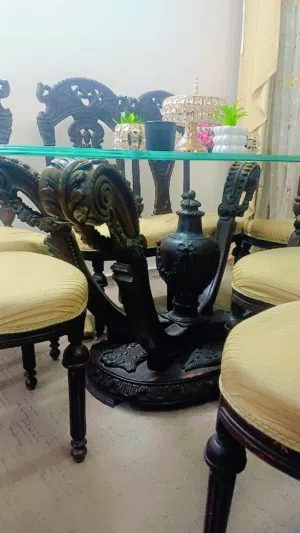 طاولة سفرة كلاسيك للبيع