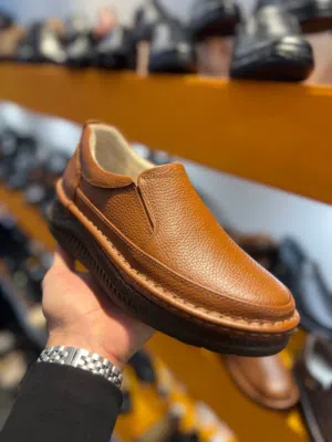 أحذية و صنادل جلد طبيعي – جملة مباشرة من مصنع