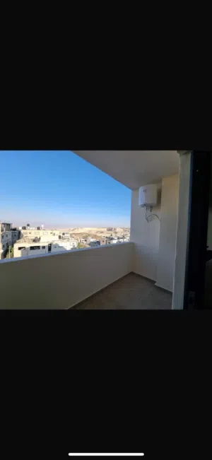 شقق للبيع في مخيم قلنديا (ضفة)