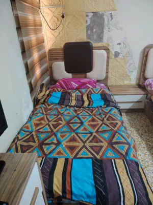 غرفه نوم شبابيه مستخدمه بحاله جيده
