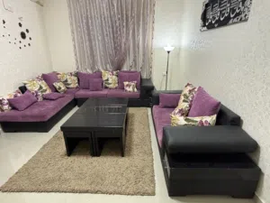 طقم كنب كورنر مع طاولة وسجاد