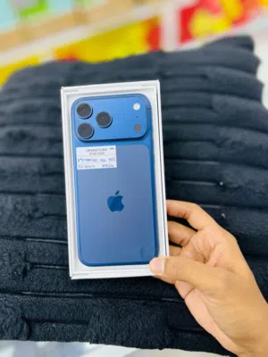 iPhone 17 pro max -256 GB - Good condition phone - warranty 02/2027