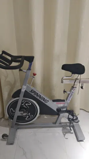 Spin bike in very good condition rarely used. Home use