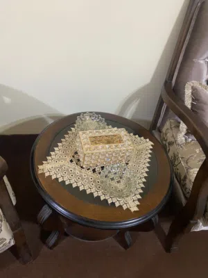 طقم كنبايات مستعمل بحال الجديد + طربيزات عدد 3 + برادي للغرفة