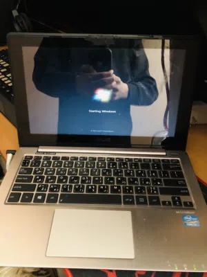 لابتوب اسوس جيل الثاني كسر خفيف بشاشه مش مئثر