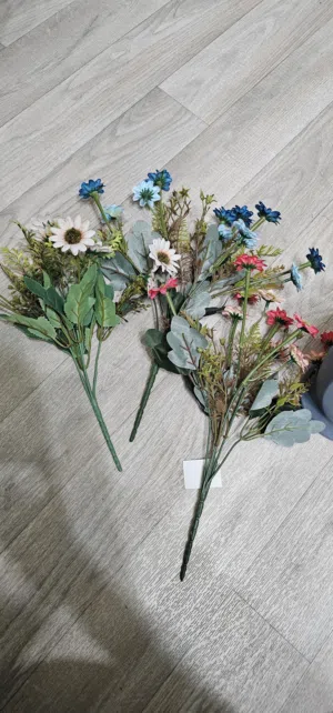 Acrylic heavy duty Vase and 3set of color flowers